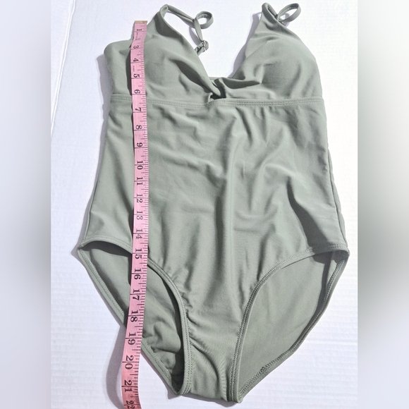 ⭐️5/$25 Green Girls One Piece Swimsuits Solid Color Teen Swimsuit Size 15/16 Yrs - Picture 7 of 8